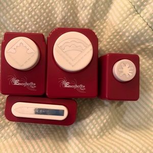 Hole punches- SCRAPBOOK - Emagination